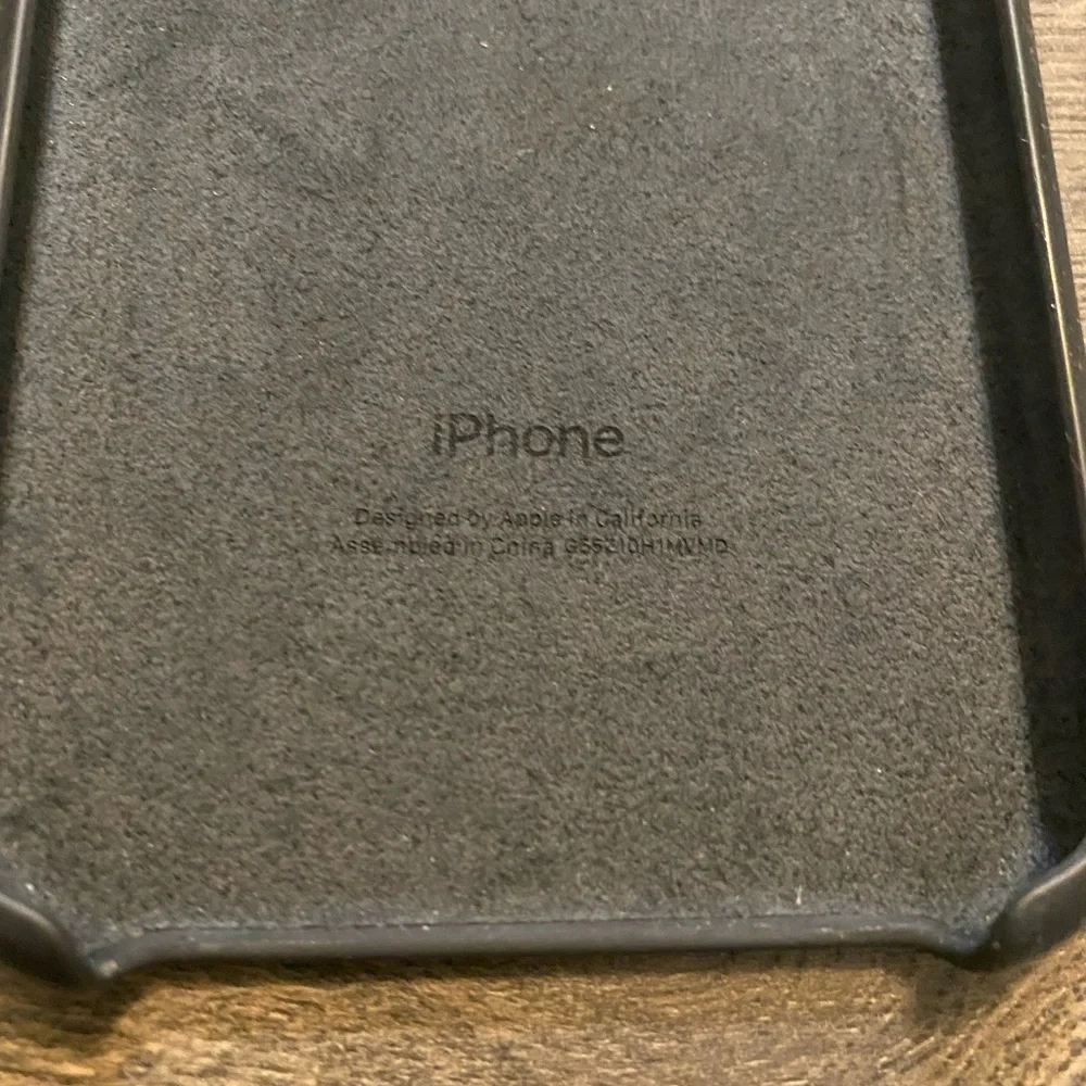 Apple I Phone 11 Silicone case Black - Picture 2 of 4